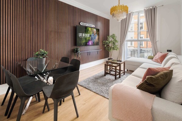 Luxury lounge with high ceilings, 70" TV, A/C & chic Victorian design.