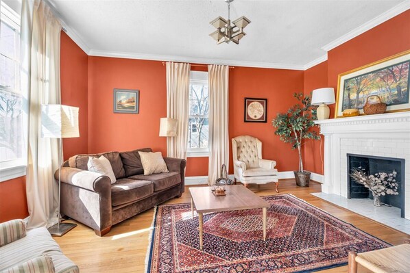 Vintage Lakeside appeal
