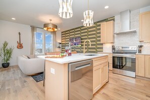 2nd Floor: Fully equipped kitchen with stainless steel appliances and a kitchen island with seating for 2 guests.