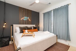 1st Floor: Primary Bedroom featuring a King bed, Smart TV, walk-in closet, and en-suite bathroom.