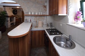 Kitchen 1
