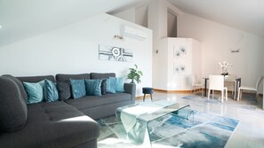 The spacious living and dining room is designed for comfort, featuring modern furnishings and an inviting atmosphere. With air conditioning for added comfort, it's perfect for relaxing or dining in style. #freewifi #freeAC