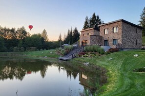 Private Retreat with Hot Tub & Sauna – Unwind in Nature’s Beauty