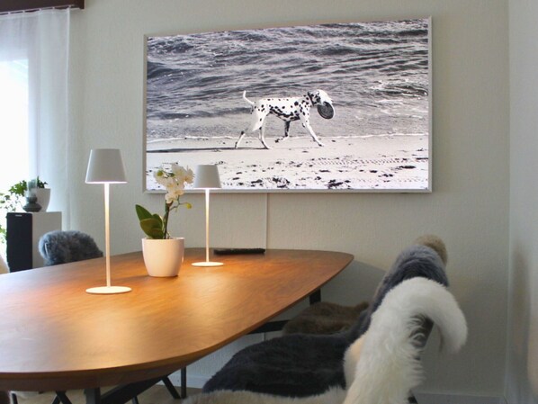 Möbel, Interior Design, Wand, Flooring, Fussboden, Wohnzimmer, Zimmer, Zuhause, Tabelle, Beleuchtung