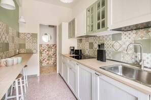Full kitchen