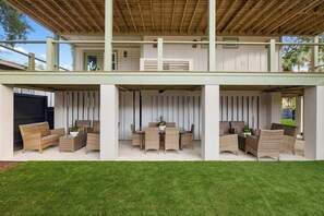 Exterior shared seating area at The Dellawisp!