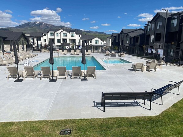 Pool and hot tub area. 