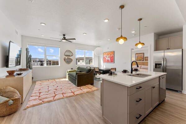 Kitchen/Living Rooms