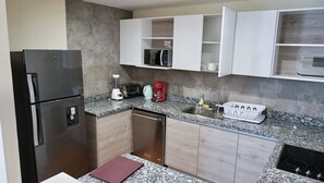 Kitchen (2)