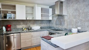 Kitchen (1)