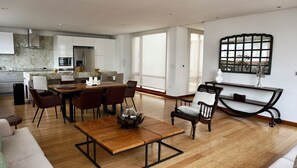 Living, Dining & Kitchen Area (4)