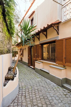 Domus Courtyard