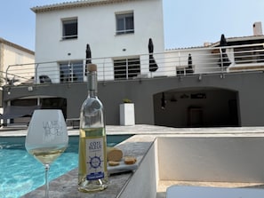 Extérieur cote piscine