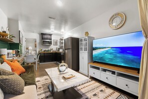 Ready for a cozy movie night? Gather around the flat-screen TV for fun!