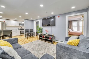 Living Room | Free WiFi | Smart TV