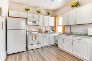 Kitchen | Toaster | Trash Bags & Paper Towels | 1st Floor