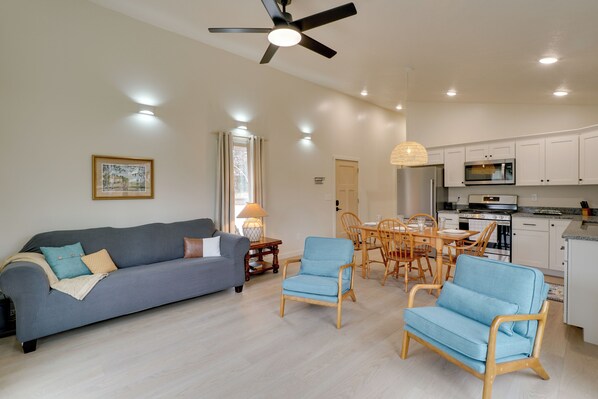 Crossville Vacation Rental | 1BR | 1BA | 640 Sq Ft | Steps Required to Enter
