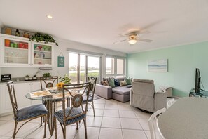 Dining Area | Dishware/Flatware