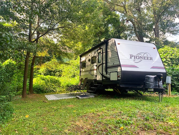22' RV located in private backyard area (only 1 mile to downtown Athens)