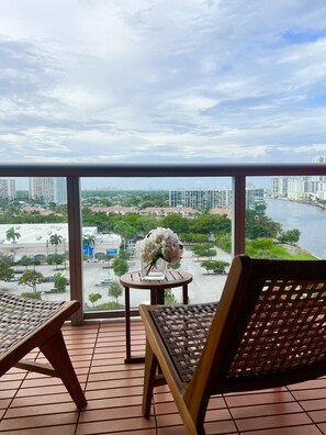 Savor spectacular views of the Intracoastal Waterway from the spacious balcony of this stylish Beachwalk studio. A serene spot for your morning coffee or evening relaxation.
