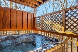 PRIVATE HOT TUB!! Located on lower deck off the game room.