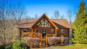 Parking for 4 cars directly in front of the cabin, but it is on a slope.