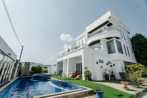 Skyfall Private Pool Villa In Rawai (4826)