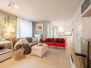 Meubles, Design Intérieur, Sol, Canapé, Sol, Salon, Pièce, Bois, Plafond, Table