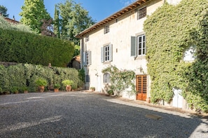 Building Exterior, Outdoor