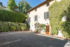 Building Exterior, Outdoor