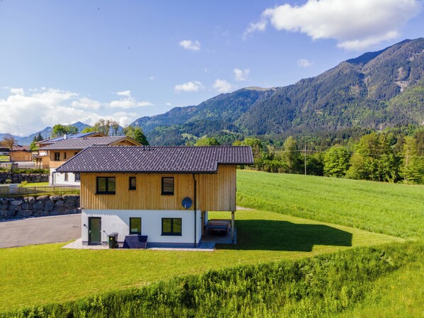 Außenseite Ferienhaus [Sommer]