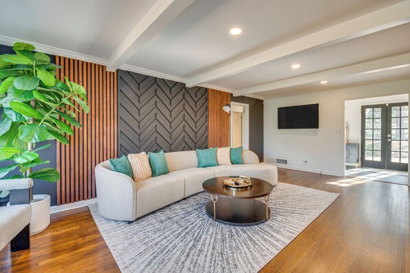 Atlanta Vacation Rental | 4BR | 2.5BA | 4,500 Sq Ft | 2 Steps Required to Enter