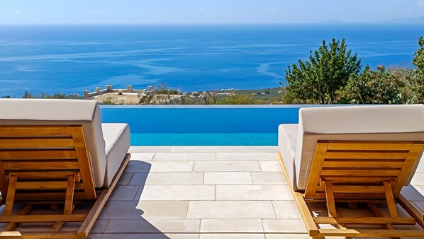 Welcome to a world of tranquility & style in West Μani.