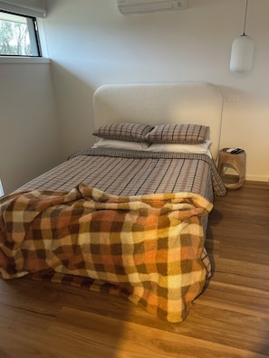 Bedroom 1 - Queen bed
