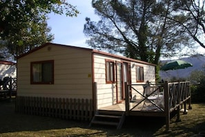 Außenseite Ferienhaus [Sommer]