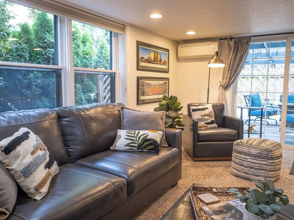 Roomy & comfortable living area with pull out sofa bed