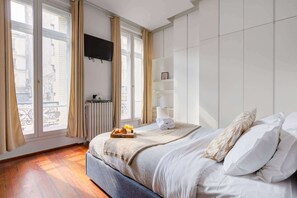 All bedding and linens are provided and you'll find the bed made on arrival