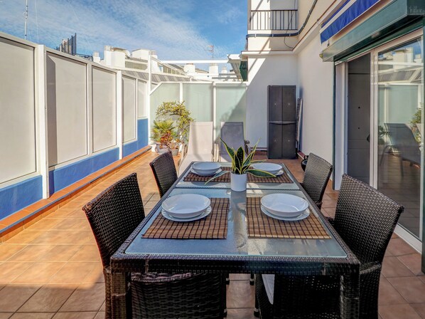 Outdoor dining