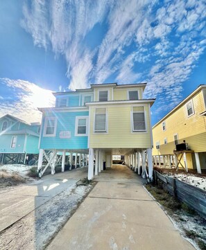 Blue Parrot #2 is West side of the duplex with 5 bedrooms and 3 bathrooms