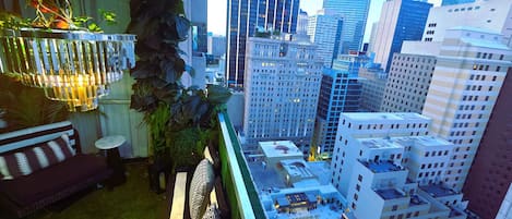 Private 24th flr terrace garden w/ iconic views of all Dallas skyline!