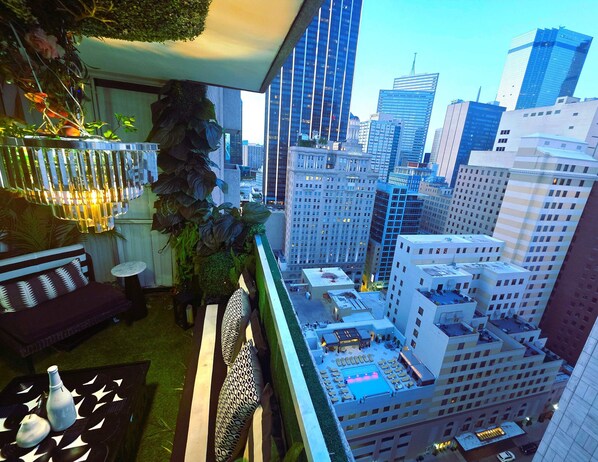Private 24th flr terrace garden w/ iconic views of all Dallas skyline!