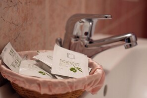Bathroom amenities