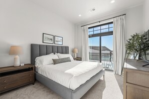 Bedroom 1 with TV and King bed-Ensuite