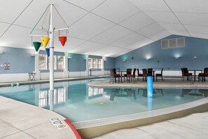 Community Pool: Zero-Entry pool