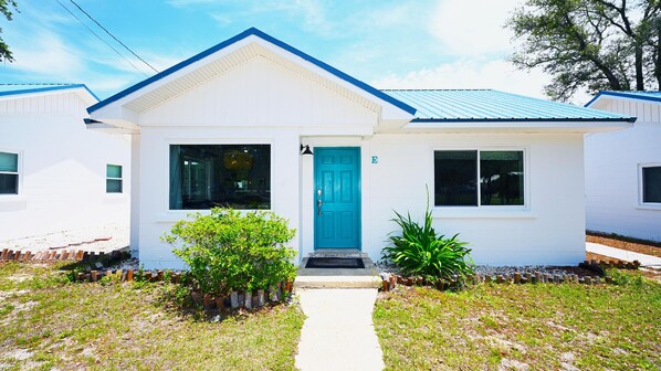 The Palms | Cottage E