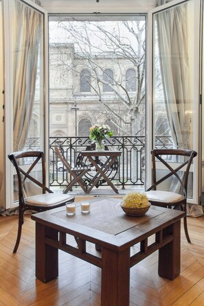Delightful Apartment With Balcony Close to Eiffel- 2