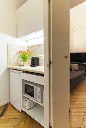 Delightful Apartment With Balcony Close to Eiffel- 5