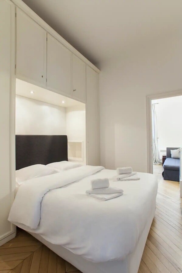 Delightful Apartment With Balcony Close to Eiffel - 1