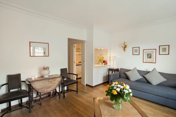 A Cosy Nest at Invalides - 1
