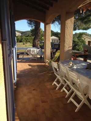 Outdoor dining